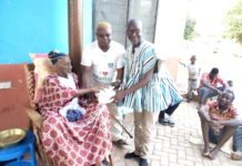 Damongo: Independent Candidate Distributes 4000 Surgical Masks And Sanitizers