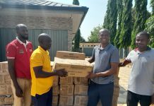Bole MP donates 100 pieces of street lamps to Assemblymen of Bole district
