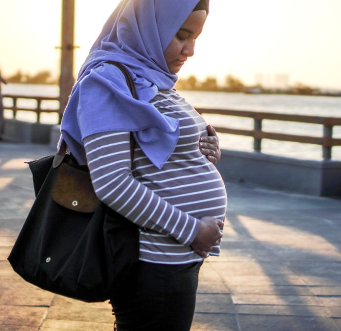 1575647066079-pregnant-muslim-woman-wearing-hijab.jpeg