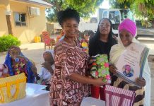 Busunu Lady Philanthropists puts Smiles on Faces Old Mothers