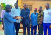 Former Central Gonja DCE Powers NPP’s Yapei Kusawgu Communications Team with cash