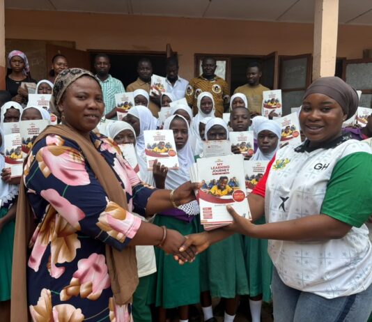 National Service Personnel Women’s Commissioner Hopeful Donates Books to Sawla